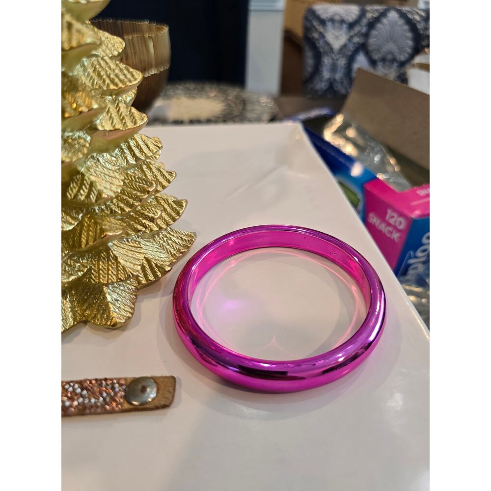 3 pink bracelets - Picture 4 of 7